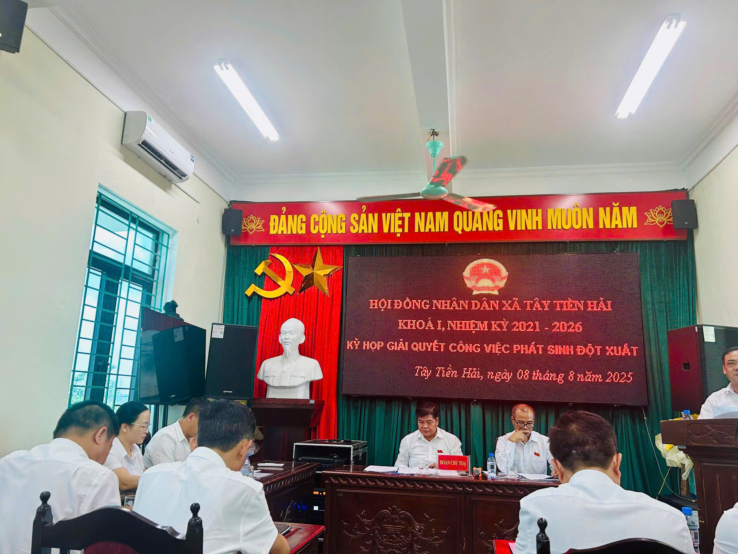 Hội đồng nhân dân xã Tây Tiền Hải, khoá I nhiệm kỳ 2021 – 2026 tổ chức Kỳ họp Giải quyết các công việc phát sinh đột xuất