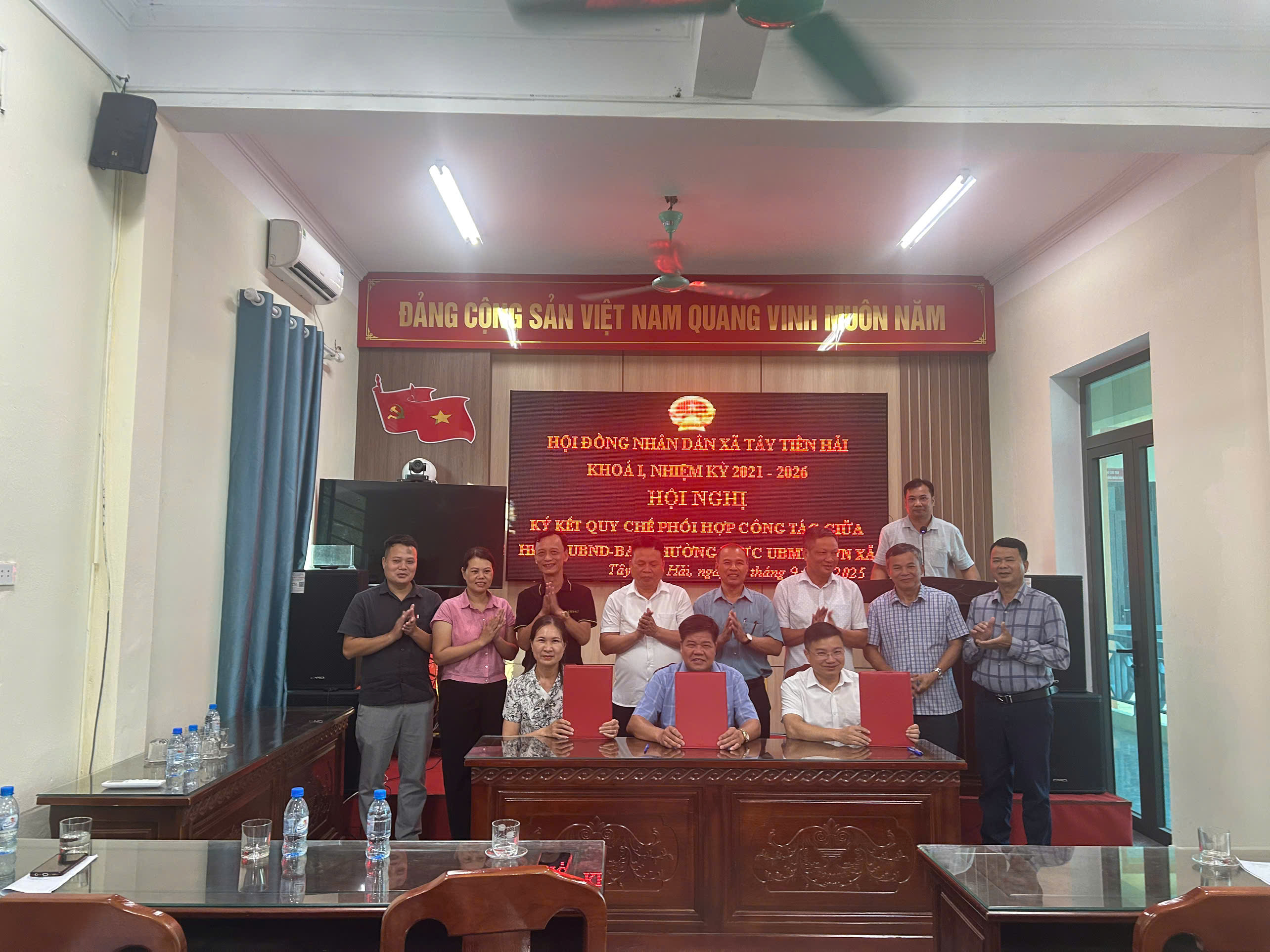 Thường trực Hội đồng nhân dân xã Tây Tiền Hải, tổ chức Hội nghị ký kết Quy chế phối hợp giữa HĐND- UBND-UBMTTQ xã nhiệm kỳ 2021-2026