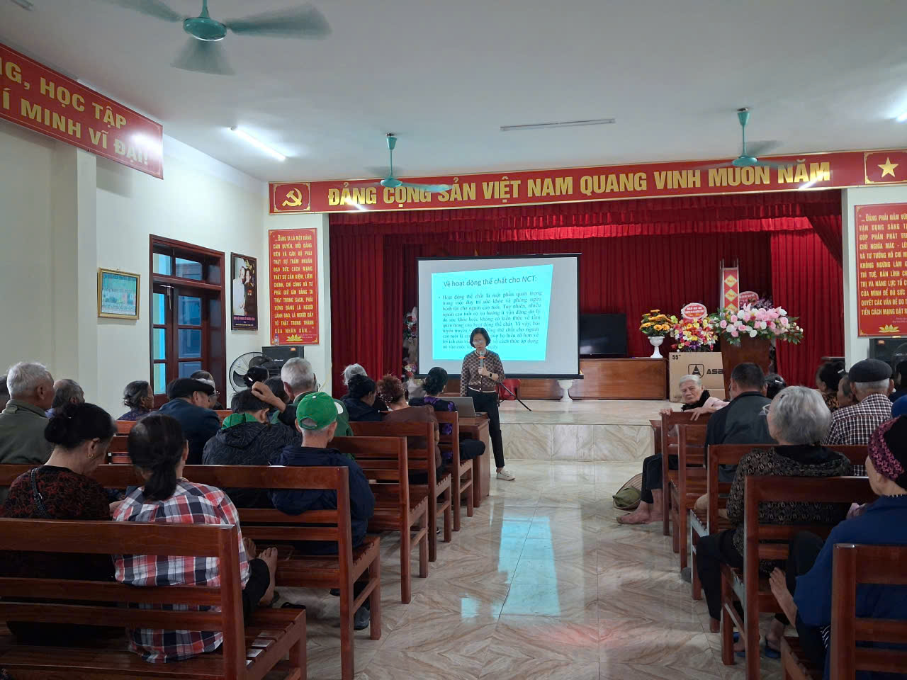 Hội nghị truyền thông chăm sóc sức khỏe người cao tuổi của xã nhân Tháng hành động Quốc gia về Dân số