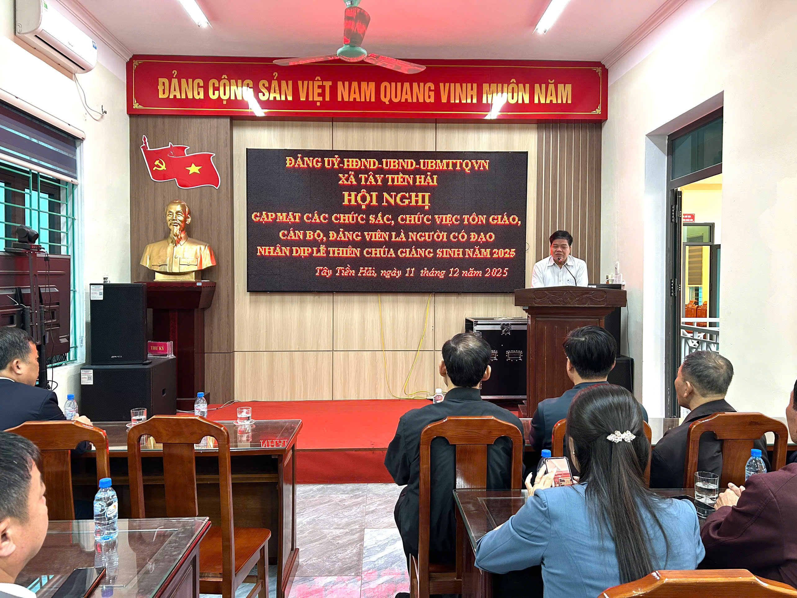 Đảng ủy- HĐND- UBND-UBMTTQ xã Tây Tiền Hải tổ chức Hội nghị Gặp mặt các chức sắc, chức việc tôn giáo, cán bộ, đảng viên là người công giáo nhân dịp Lễ Thiên Chúa giáng sinh năm 2025.