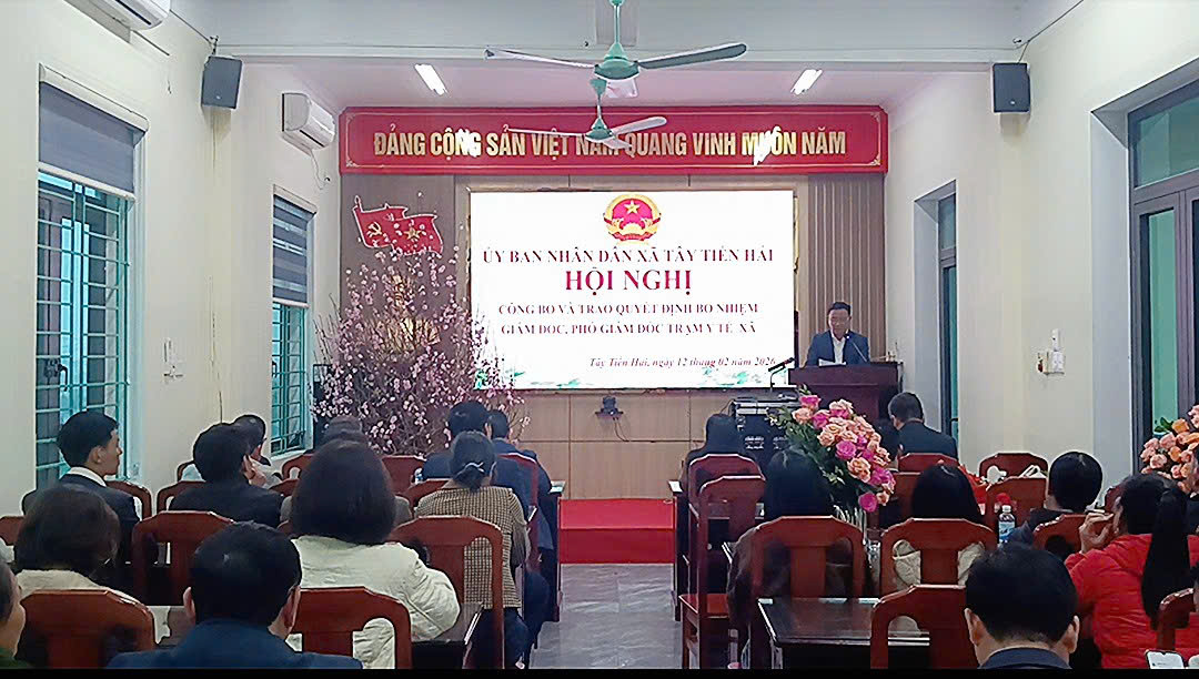 Hội nghị công bố và trao Quyết định bổ nhiệm Giám đốc, Phó Giám đốc Trạm Y tế xã Tây Tiền Hải