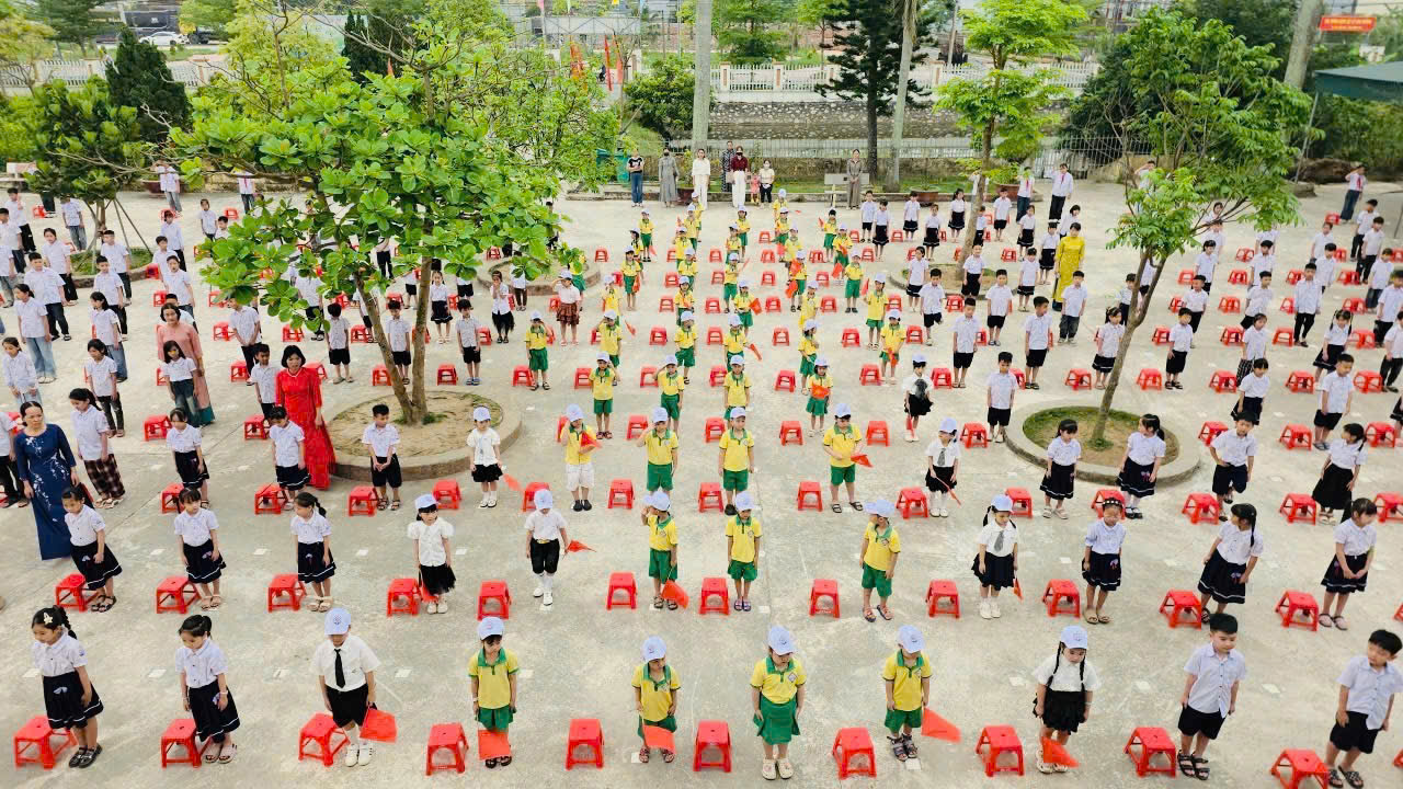 “Chạm ngõ lớp 1” – Hành trình trải nghiệm đầy cảm xúc của các bé 5 tuổi Trường Mầm non Vân Trường