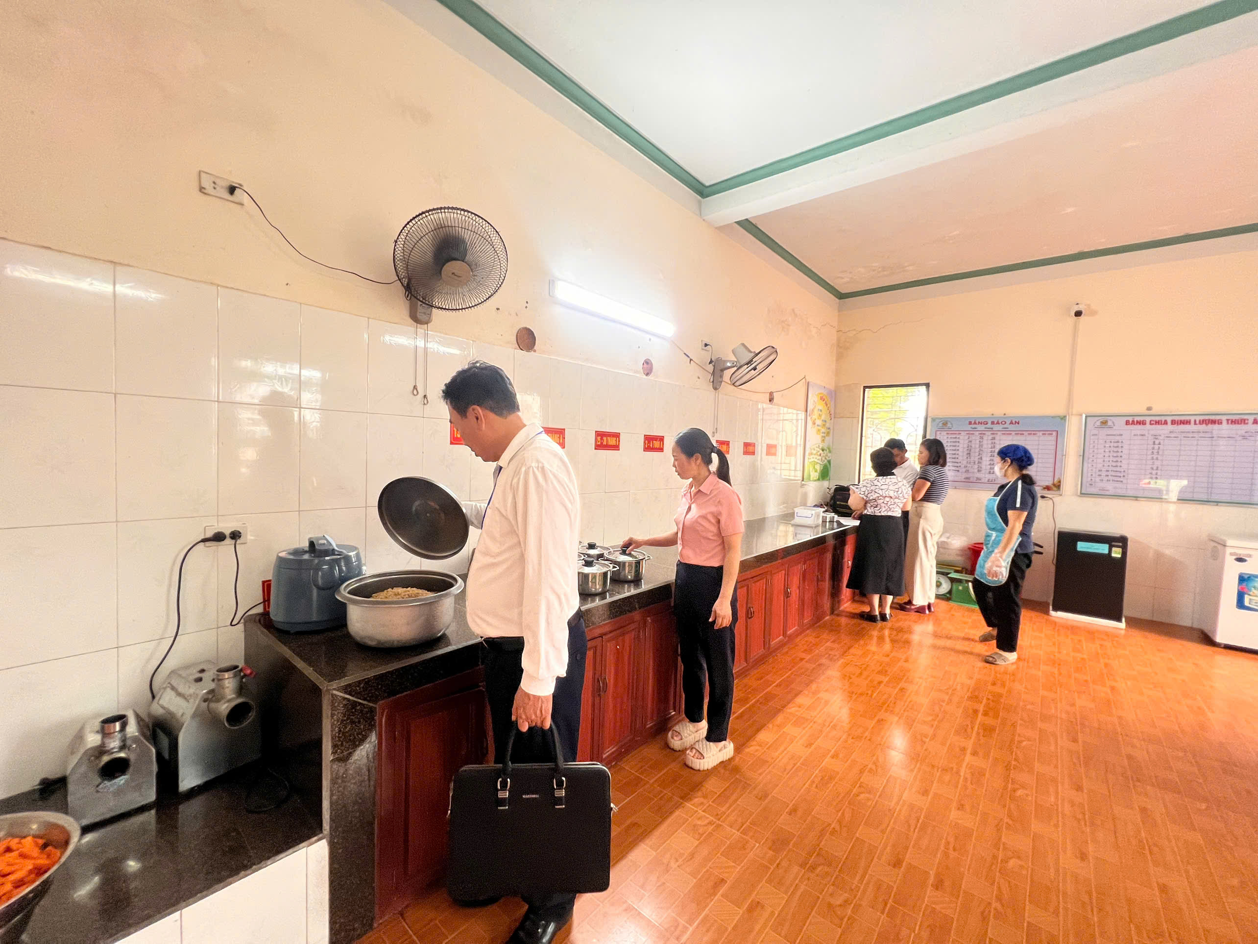 Xã Tây Tiền Hải ra quân kiểm tra An toàn thực phẩm hưởng ứng tháng hành động vì an toàn thực phẩm năm 2026