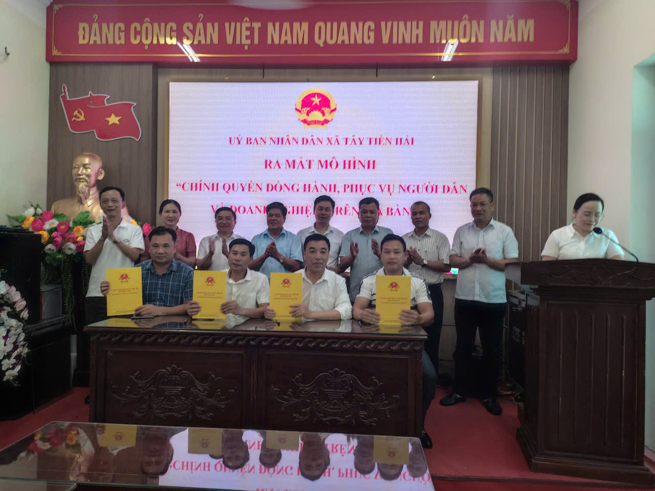 Xã Tây Tiền Hải ra mắt mô hình “Chính quyền đồng hành, phục vụ người dân và doanh nghiệp”