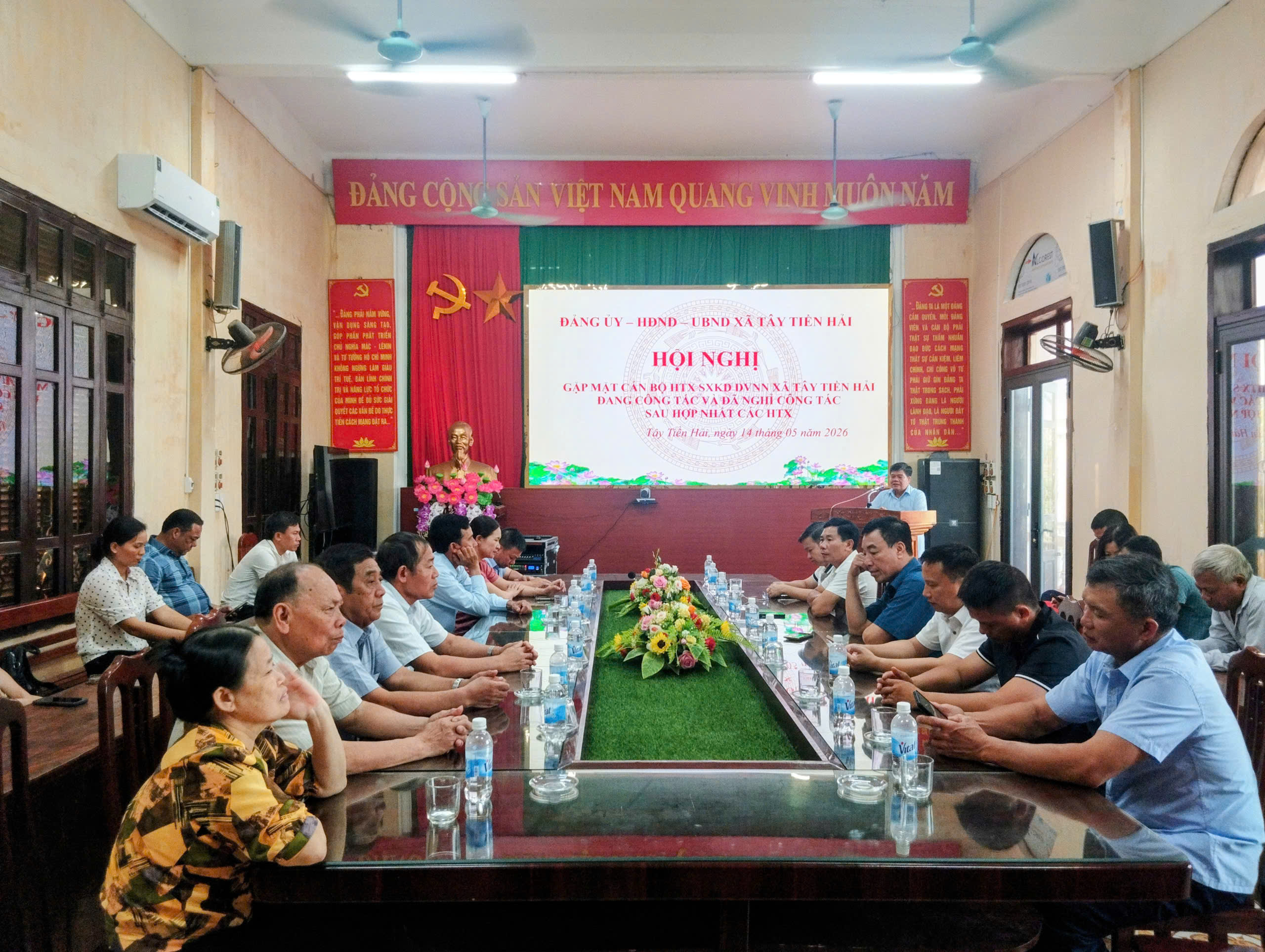 Tây Tiền Hải tổ chức gặp mặt cán bộ Hợp tác xã sản xuất kinh doanh dịch vụ nông nghiệp sau hợp nhất
