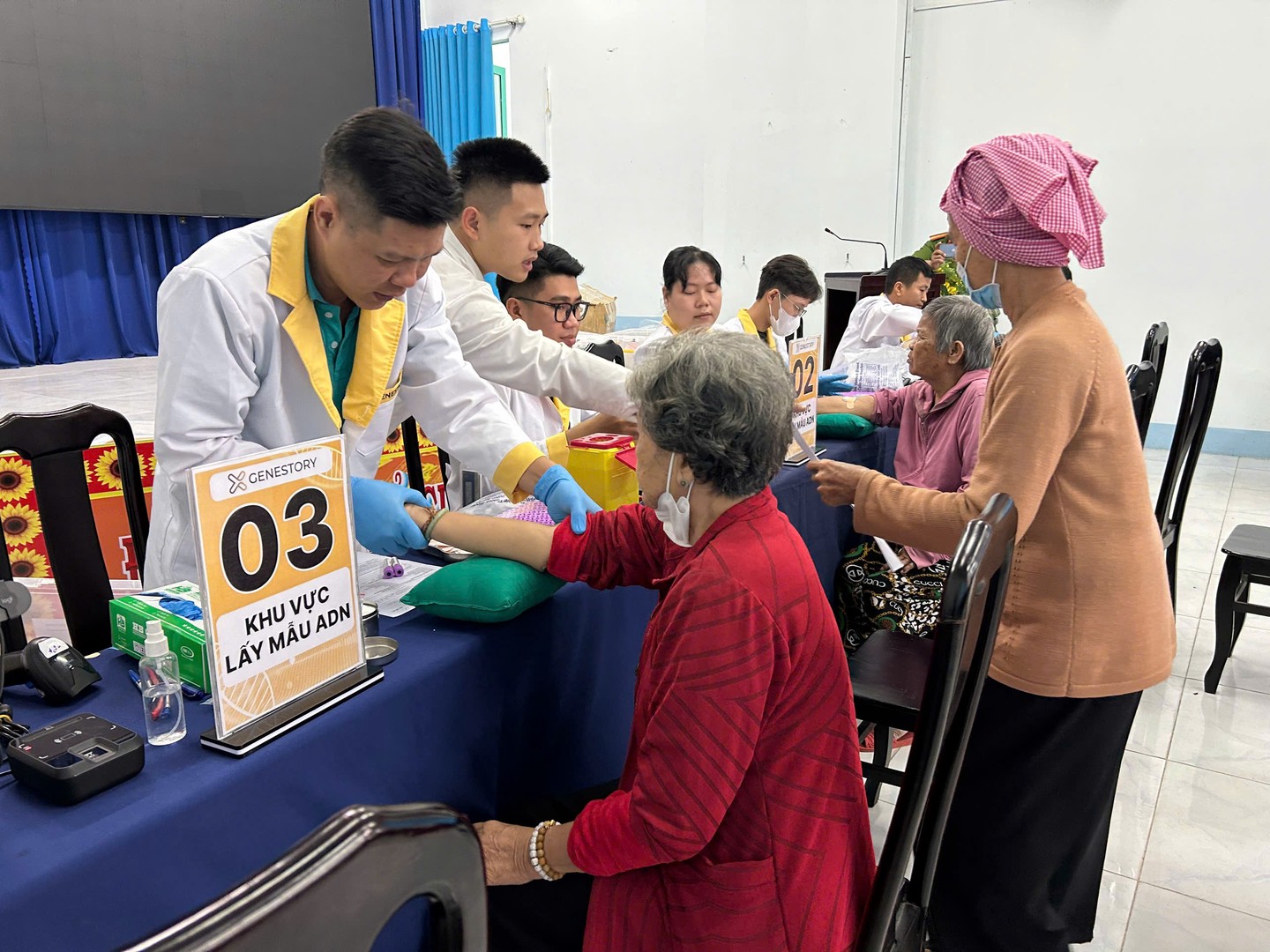 Tây Tiền Hải phối hợp với Công An Tỉnh lấy mẫu ADN thân nhân dòng nội liệt sĩ trên địa bàn tại xã Kiến Xương