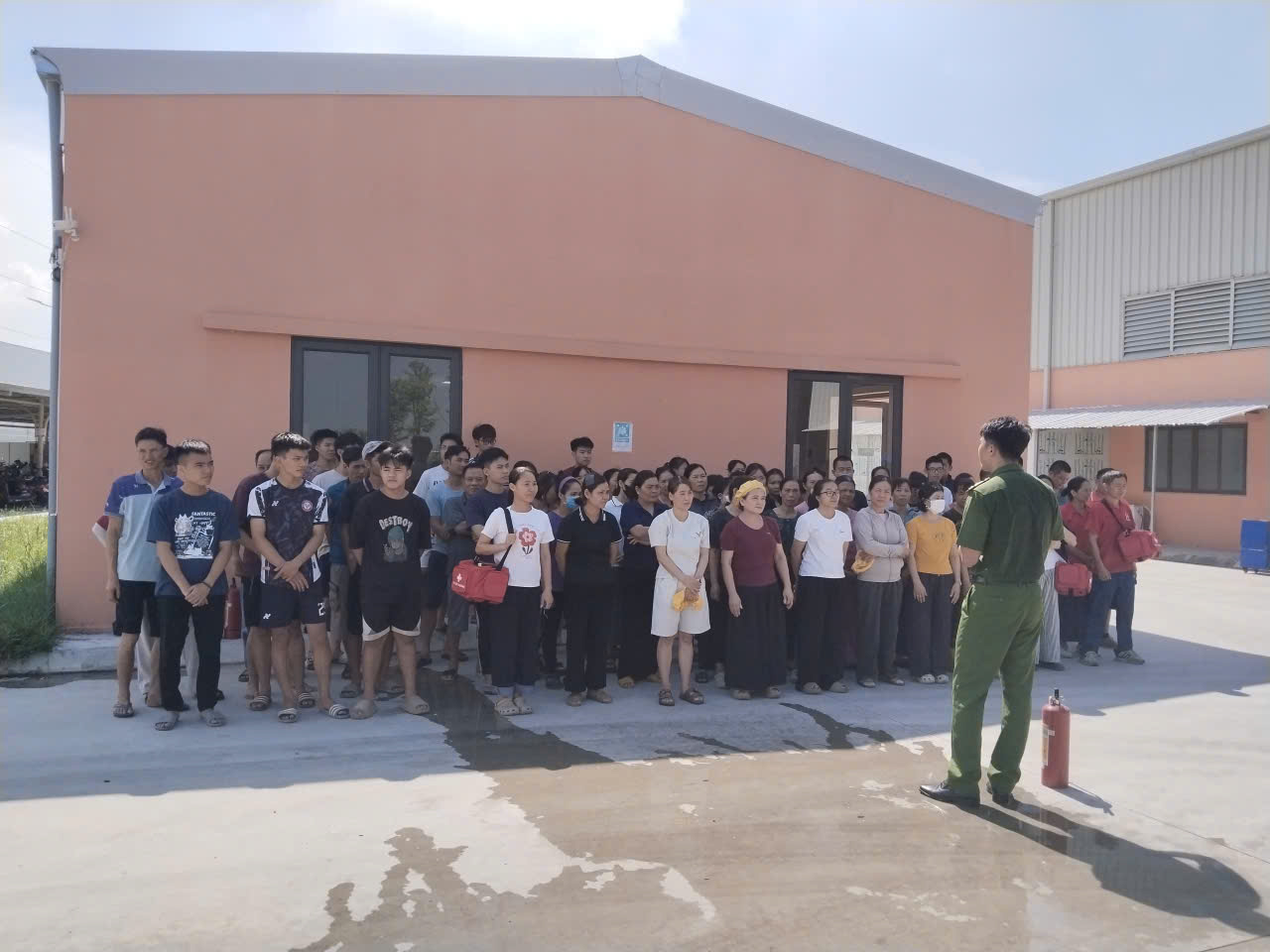 Tây Tiền Hải rà soát 63 cơ sở thuộc diện lắp đặt thiết bị truyền tin báo cháy