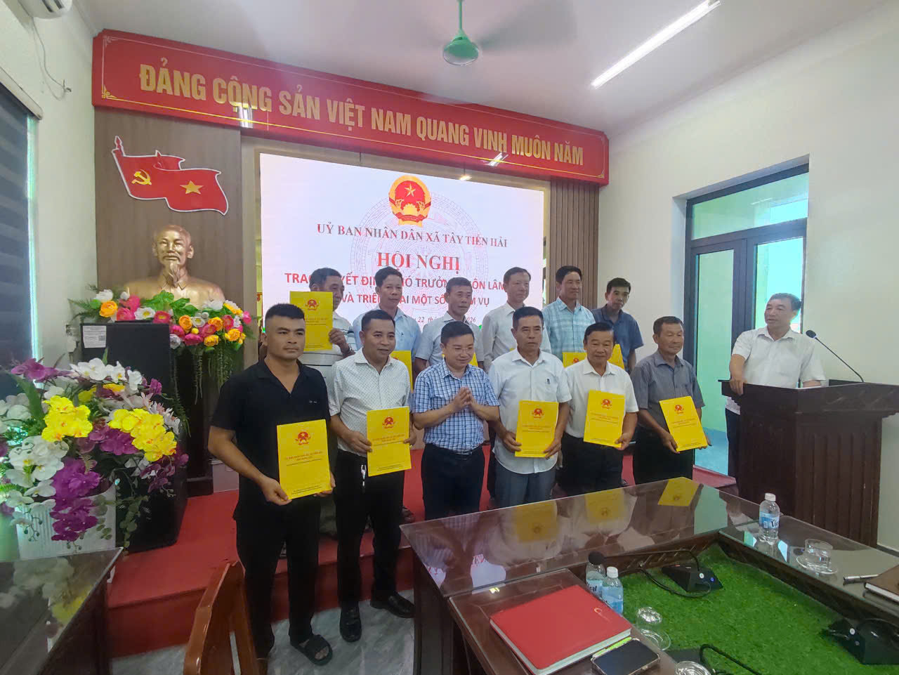 Tây Tiền Hải trao quyết định công nhận Phó Trưởng thôn lâm thời, triển khai nhiệm vụ trọng tâm sau sáp nhập thôn