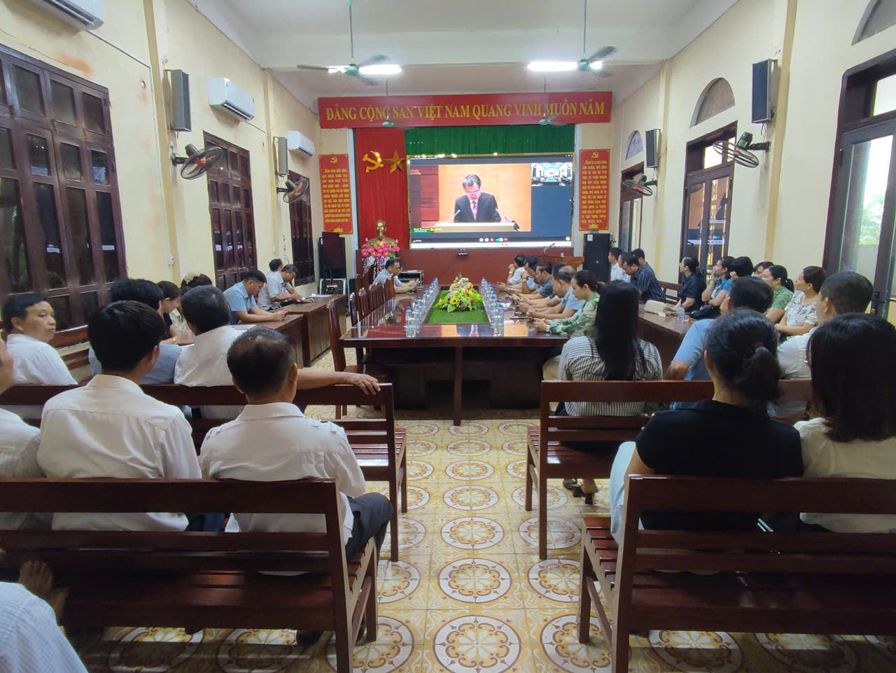 Tây Tiền Hải triệu tập đại biểu dự Hội nghị trực tuyến toàn quốc nghiên cứu, học tập, quán triệt và triển khai thực hiện Nghị quyết Hội nghị Trung ương 3 khóa XIV