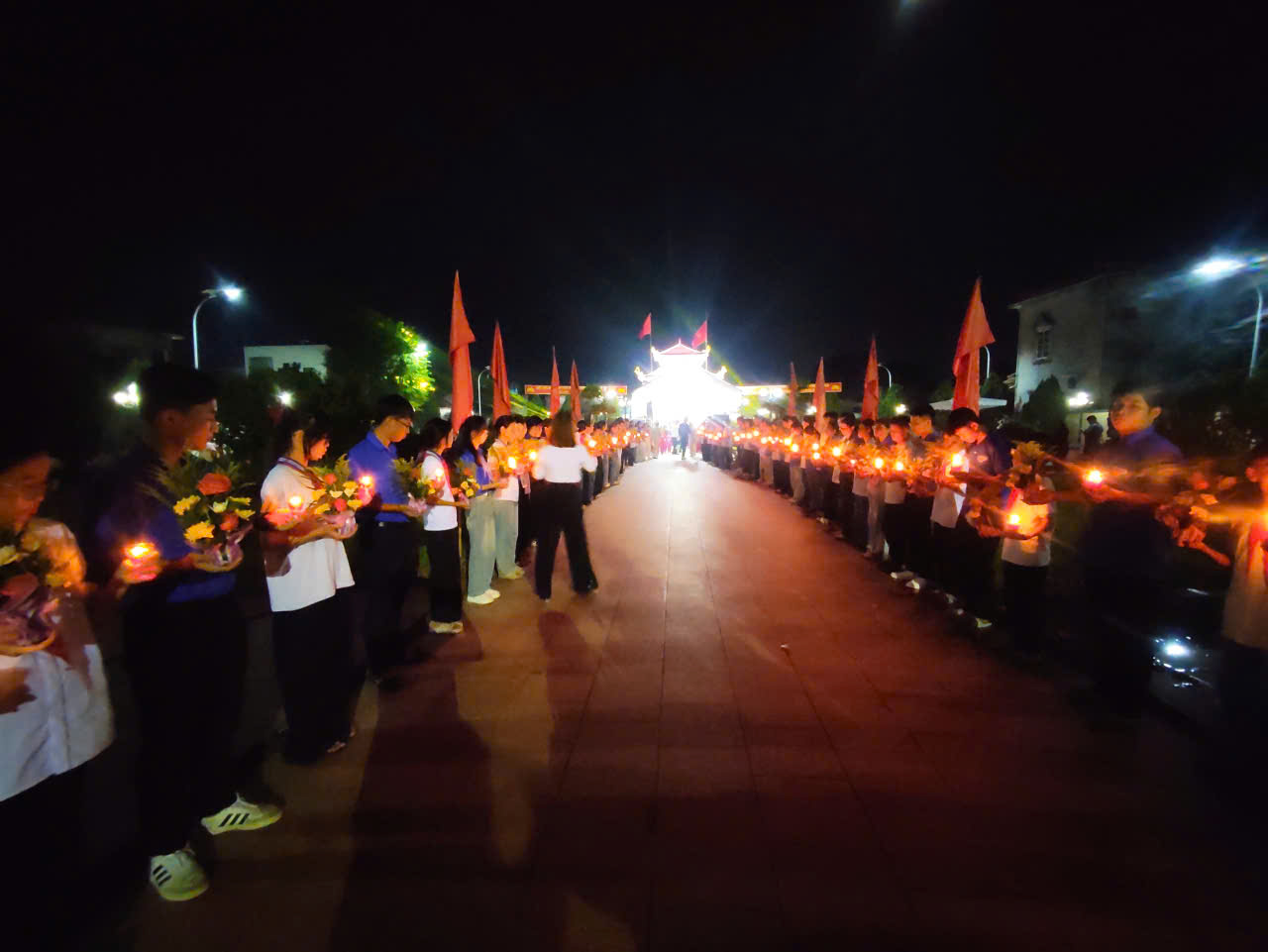 Tây Tiền Hải trang trọng tổ chức Lễ dâng hương, cầu siêu và thắp nến tri ân các Anh hùng liệt sĩ