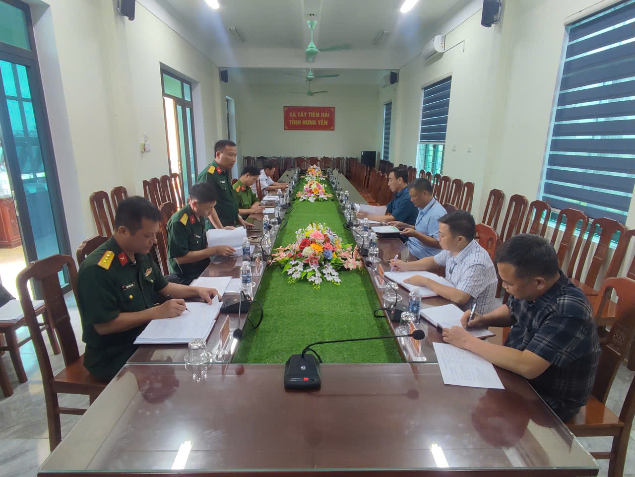 Xã Tây Tiền Hải làm việc với Tổ công tác 515 của Tỉnh thống nhất phương án lấy mẫu ADN liệt sĩ chưa xác định danh tính tại Nghĩa trang Liệt sĩ Phương Công.