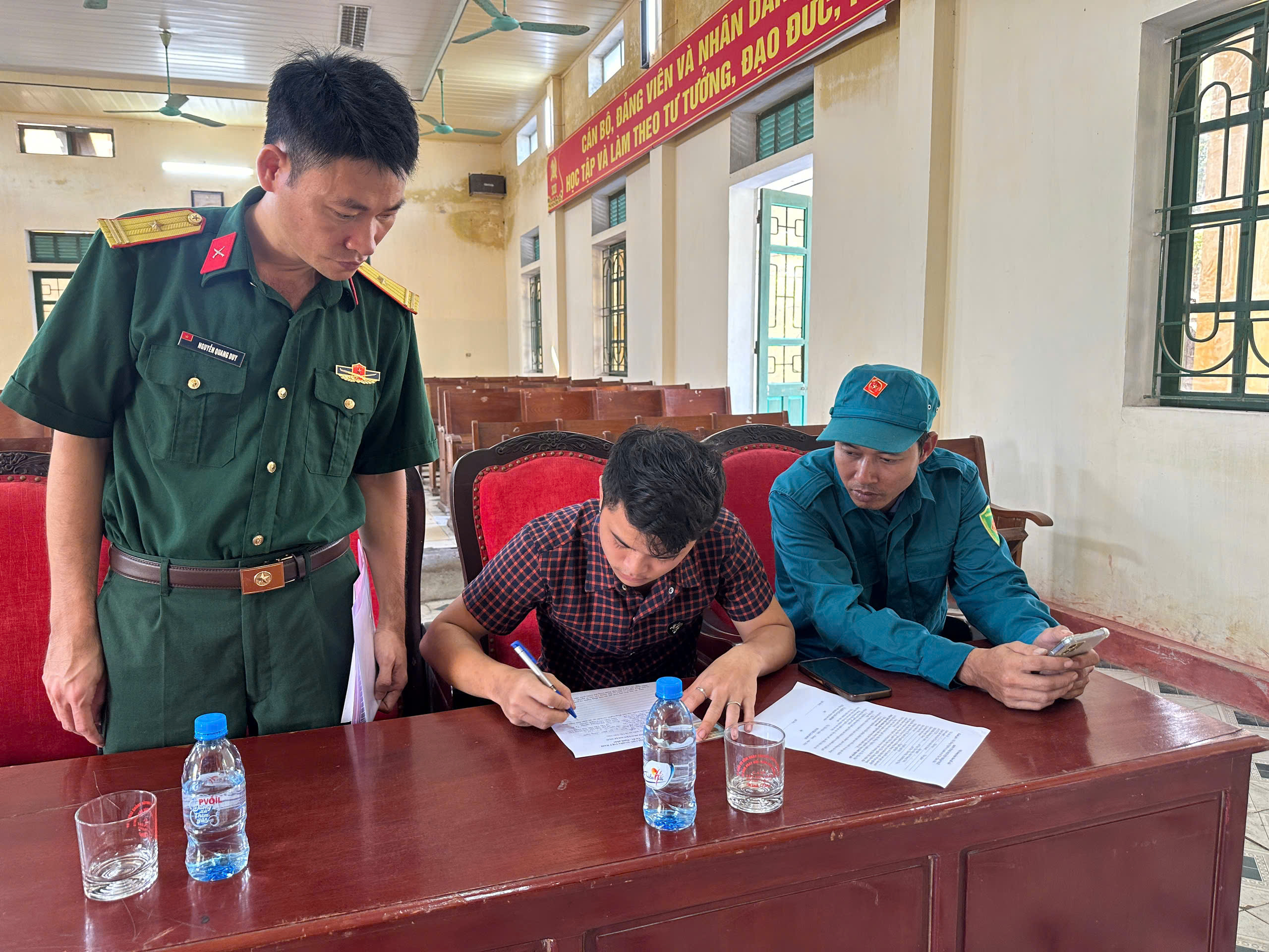 Đến hết ngày 30/9, đã có 15 công dân viết đơn tình nguyện lên đường nhập ngũ