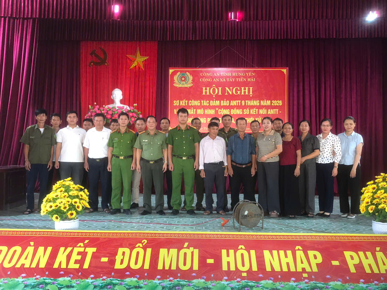 Tây Tiền Hải sơ kết công tác bảo đảm ANTT 9 đầu năm, triển khai nhiệm vụ quý IV và ra mắt mô hình “Cộng đồng số kết nối an ninh trật tự - Chủ động phòng ngừa, kịp thời xử lý”