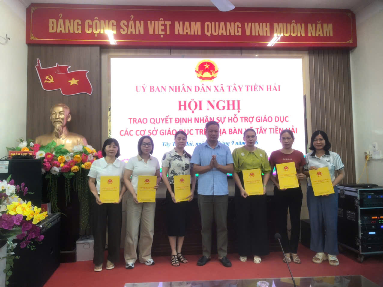 Tây Tiền Hải công bố quyết định điều động, phân công công tác nhân sự hỗ trợ giáo dục