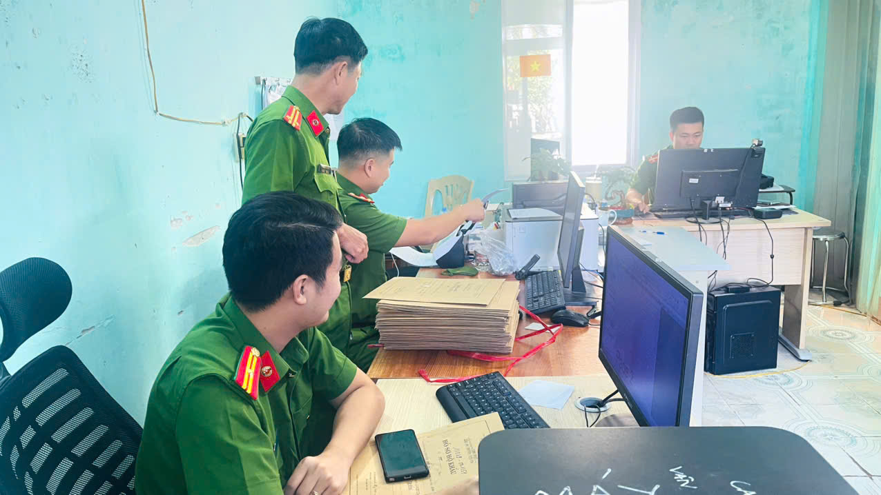 Công an xã Tây Tiền Hải đẩy mạnh ứng dụng công nghệ, thực hiện hiệu quả Nghị quyết số 57-NQ/TW